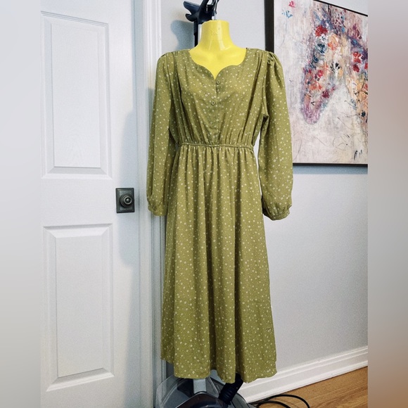 NWT ** Floral Dress - Picture 4 of 6